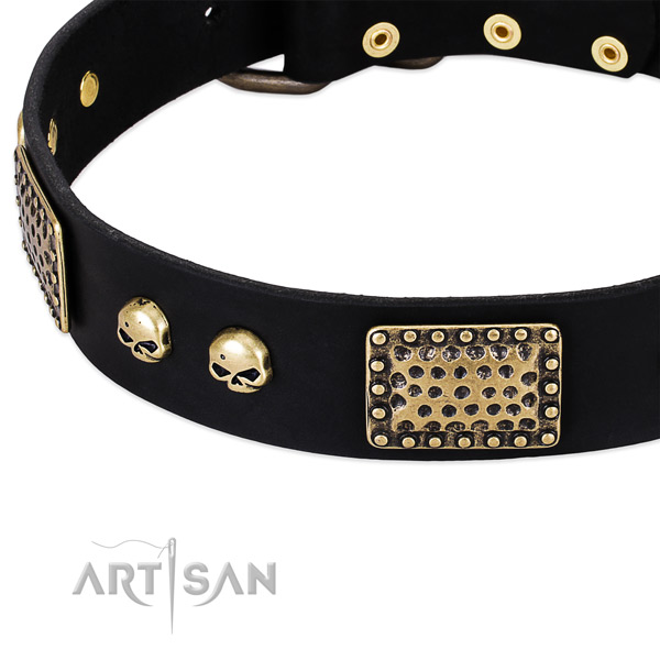 FDT Artisan schwarzes Lederhalsband, genietet