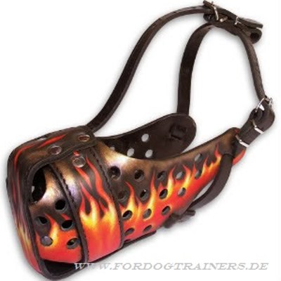 Bemalter Leder Maulkorb Flamme-Design - zum Schließen ins Bild klicken